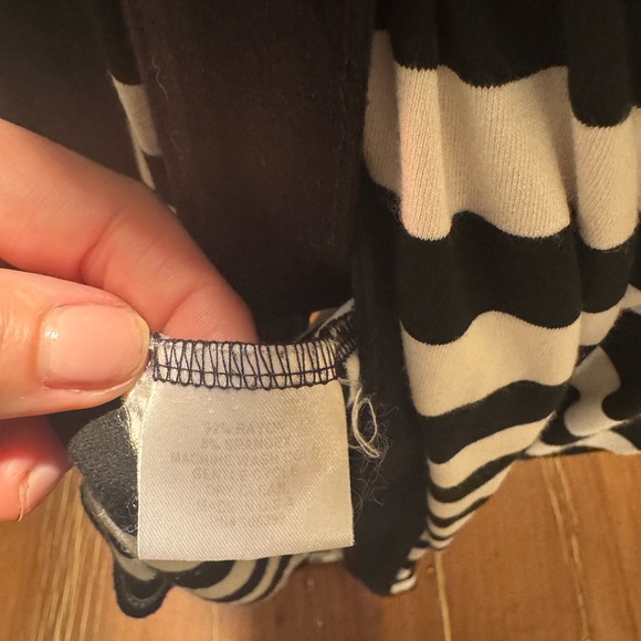Liz Lange Black and Cream Striped Dress.
Vintage now! Size 3 Maternity = M/L - Picture 6 of 13